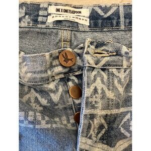One x OneTeaspoon Bandits Geometric Print Distressed Denim Shorts‎ Size 29 Blue